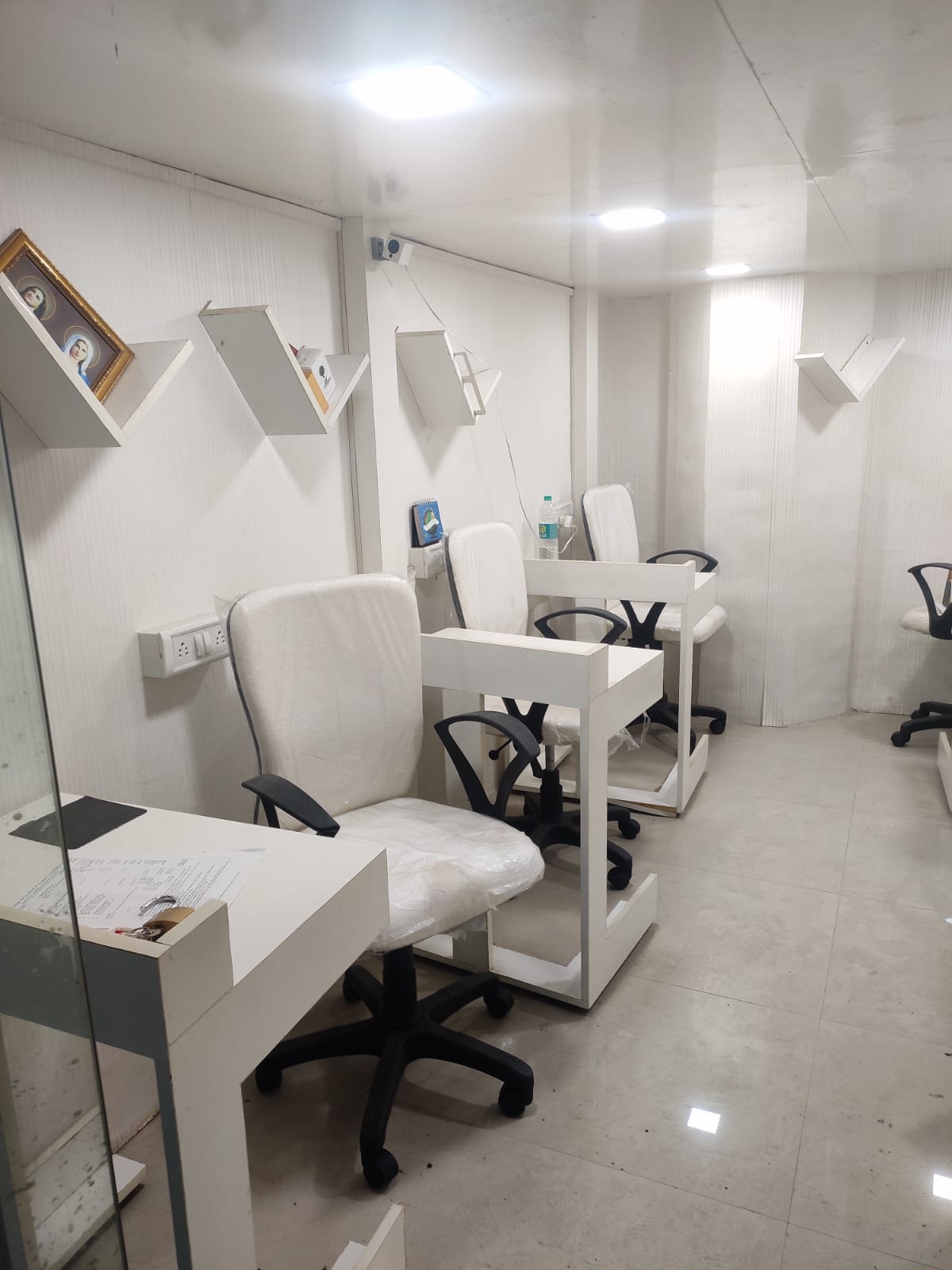 Center Workstations office on rent