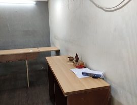 Furnished office in commercial zone