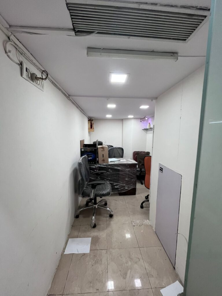Compact Office for Rent in Kandivali West image 2