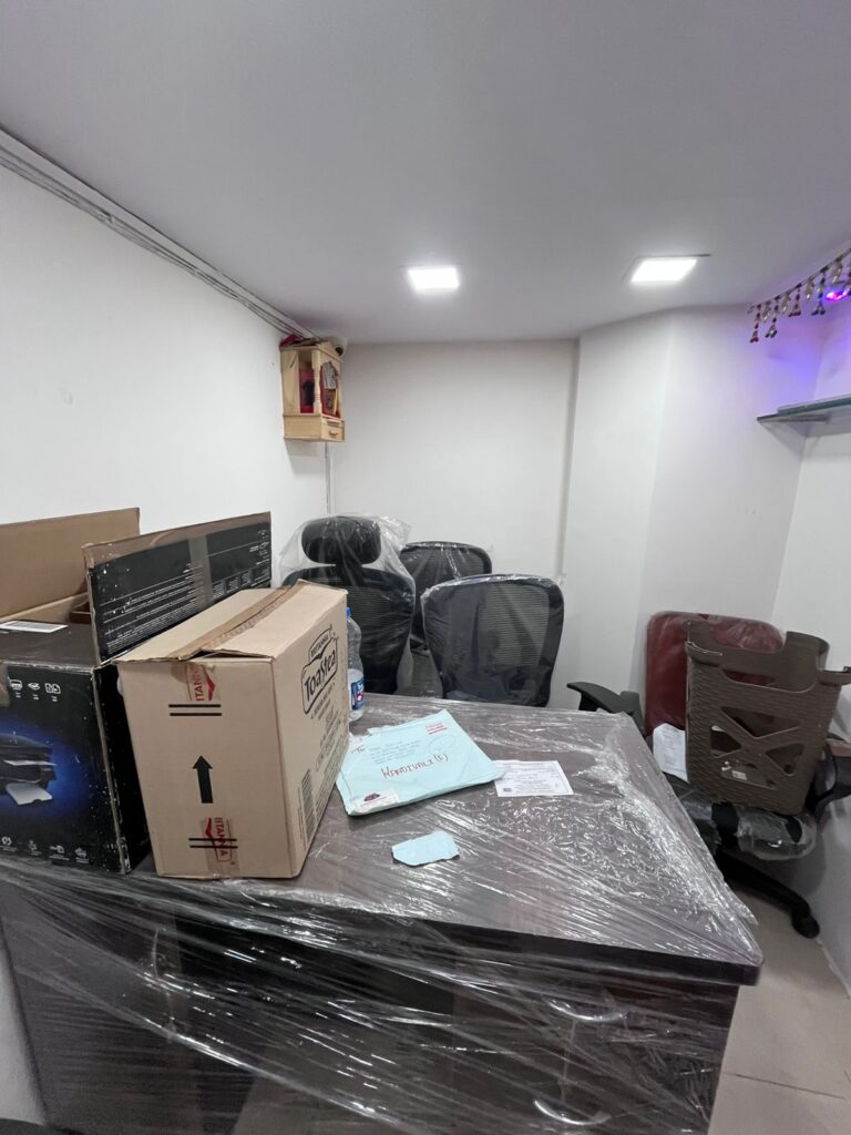 Compact Office for Rent in Kandivali West image 4