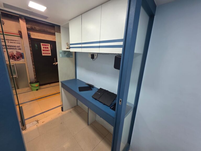 Ready Office Space with Cabin in Kandivali West image 1