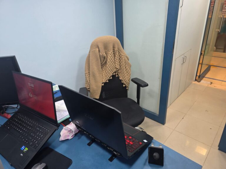Ready Office Space with Cabin in Kandivali West image 3