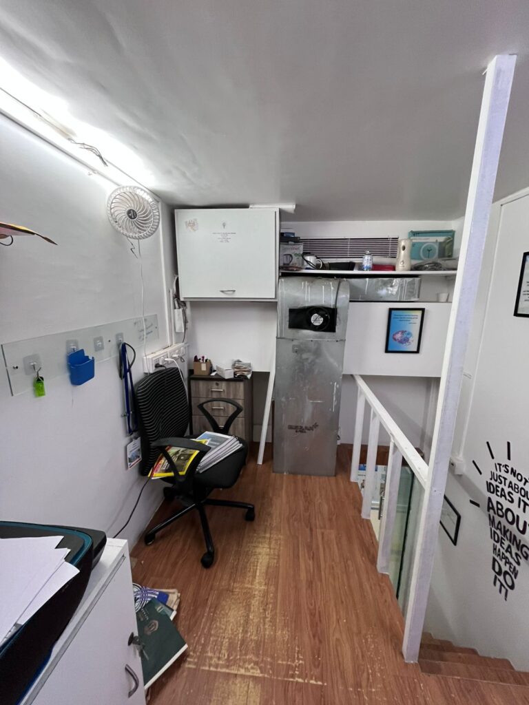 Compact Office on Rent in Kandivali West image 2