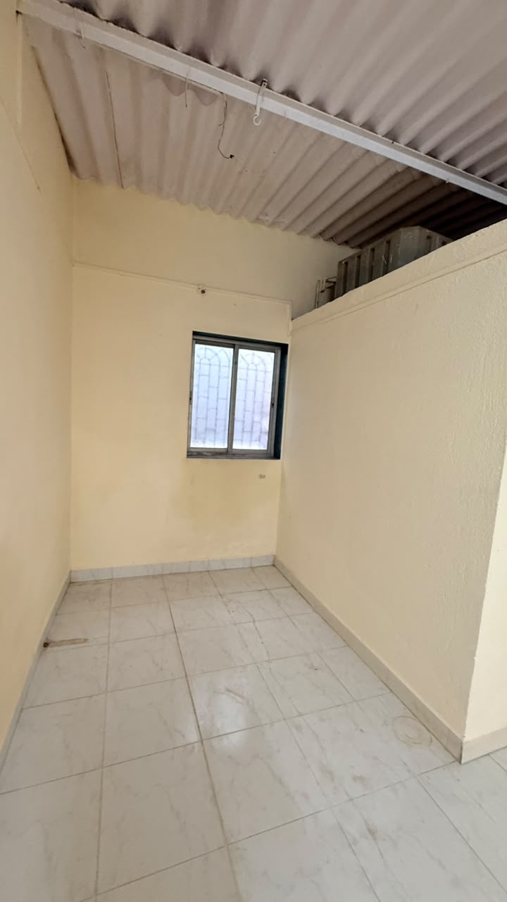 25 MTR Room on Rent image 2