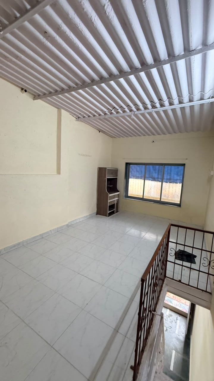 25 MTR Room on Rent image 3