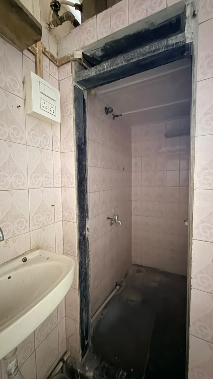 25 MTR Room on Rent image 4