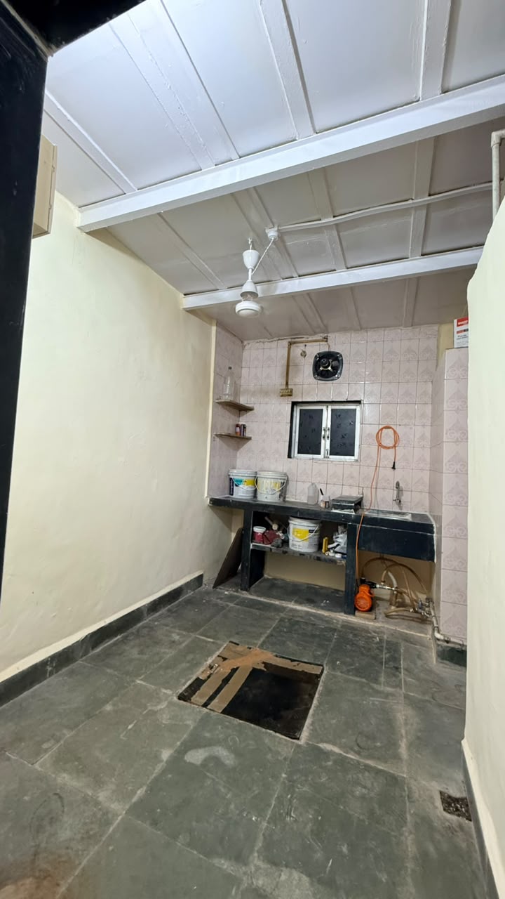 25 MTR Room on Rent image 5